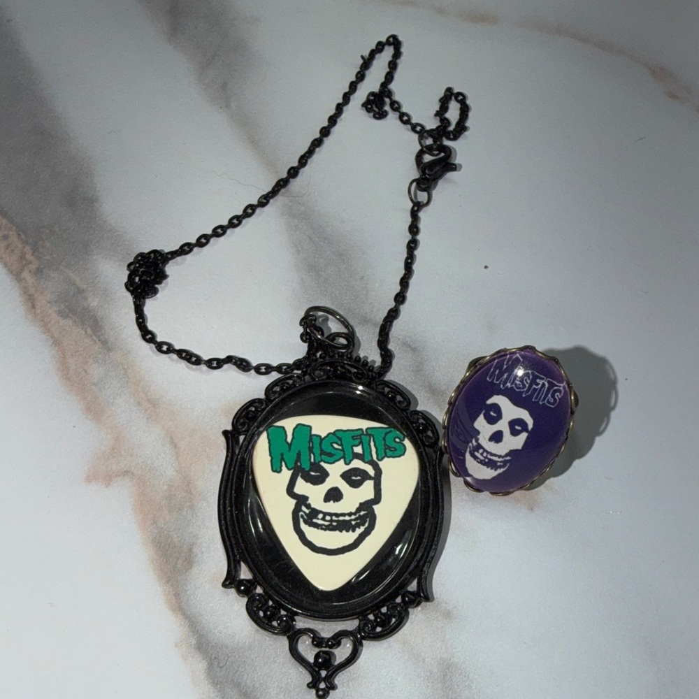 Misfits Skull Pendant Necklace and Ring Set